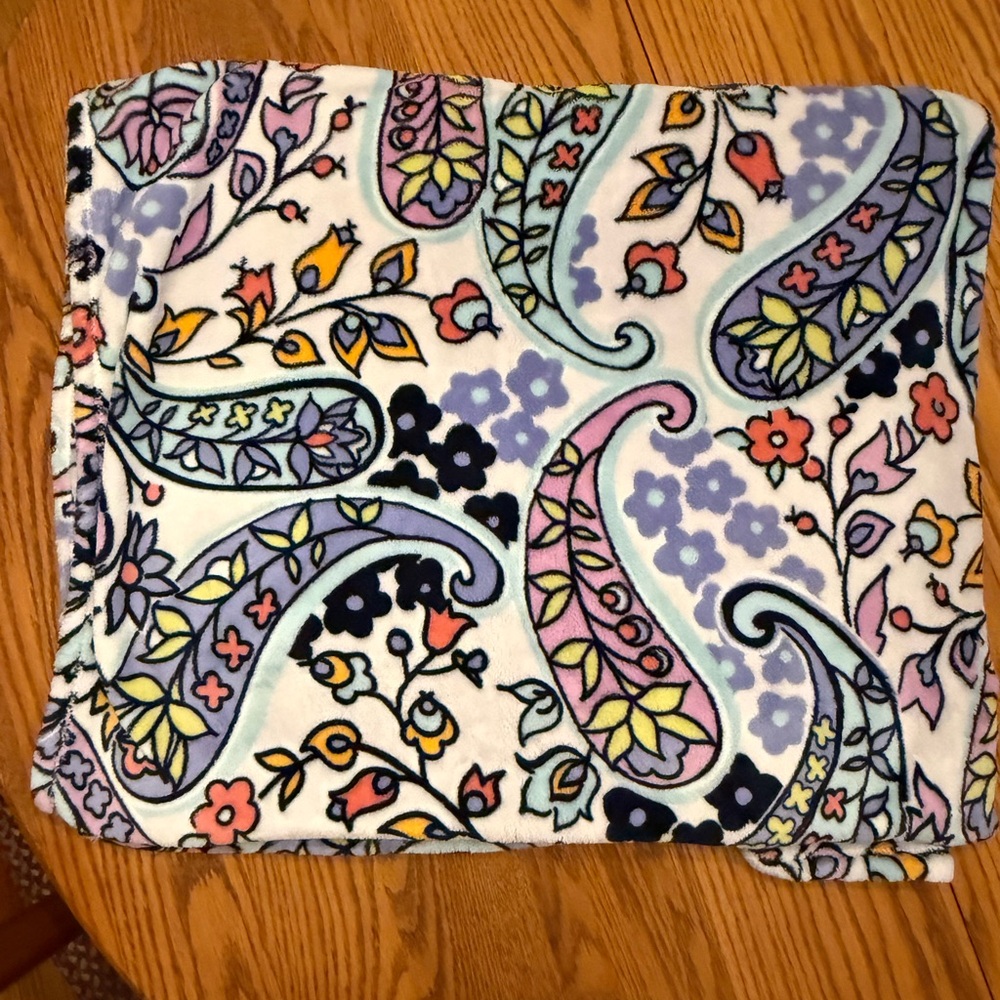 Vera Bradley Fleece Throw Blanket Maddalena Paisley Soft Cozy Blue Purple